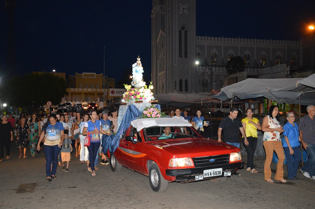 Procissão com a imagem de Nossa Senhora da Conceição
