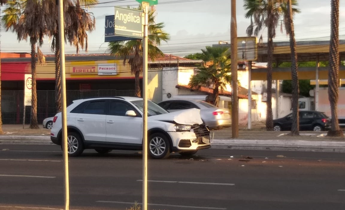 Acidente na Avenida João XXIII