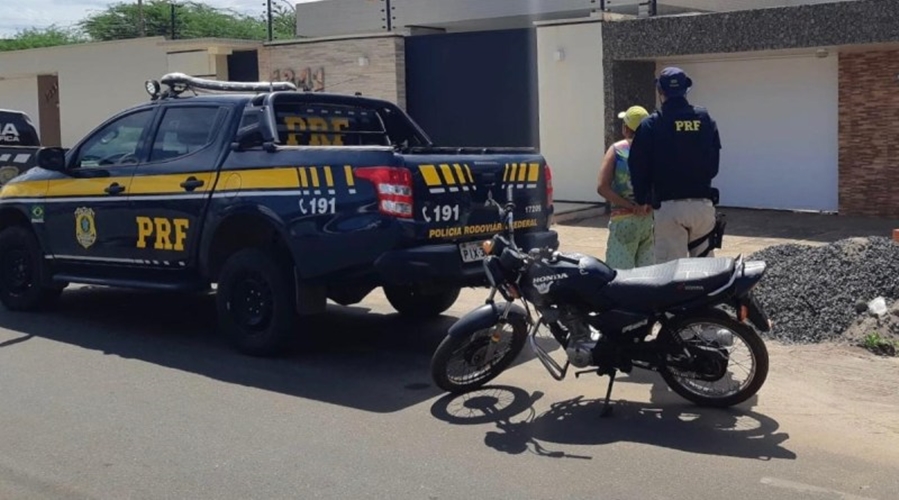 Condutor de motocicleta foi apreendido pela PRF