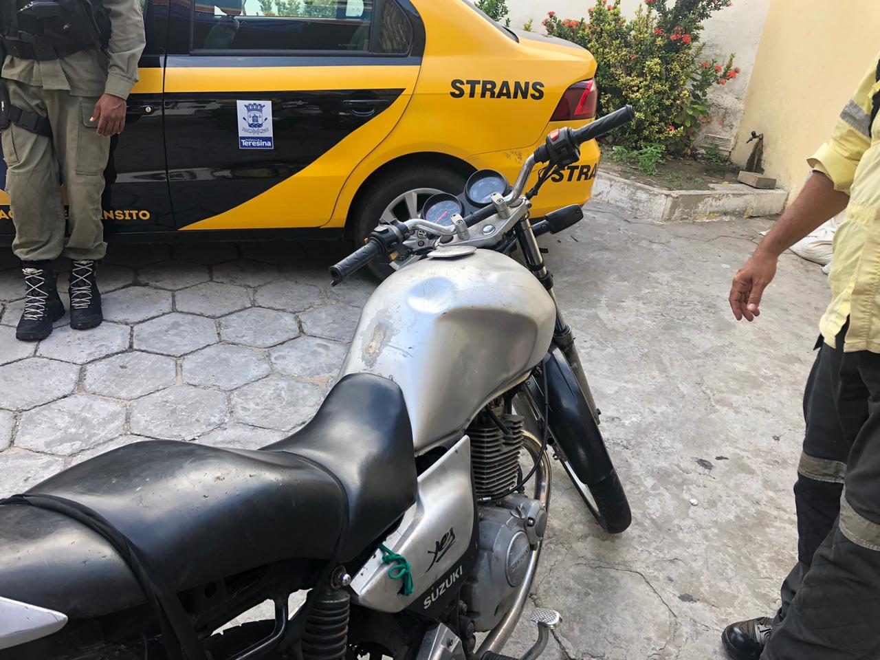 Motocicleta sem placa encontrada pelo Ciptran