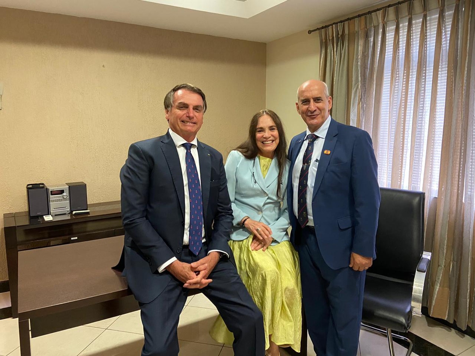 Presidente Jair Bolsonaro e ministro da Secretaria de Governo, Luiz Eduardo Ramos, em reunião com Regina Duarte 