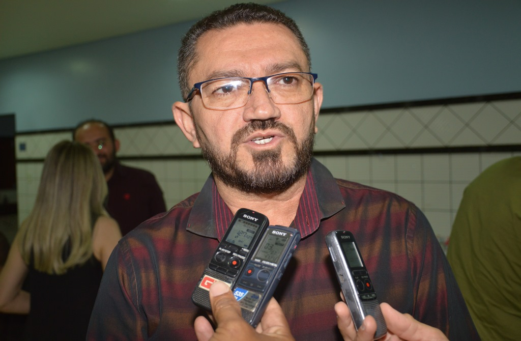 Padre Walmir articula apoio pára aprovação do projeto