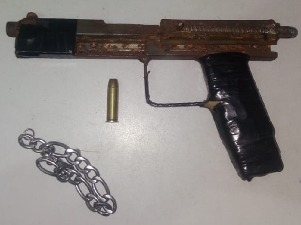 Arma apreendida pela Polícia Militar no Santa Bárbara