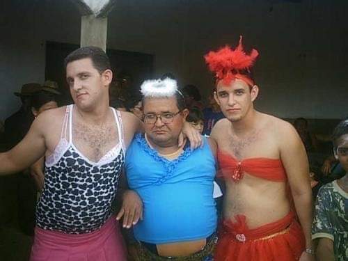 Prefeito Diego Teixeira vestido de mulher