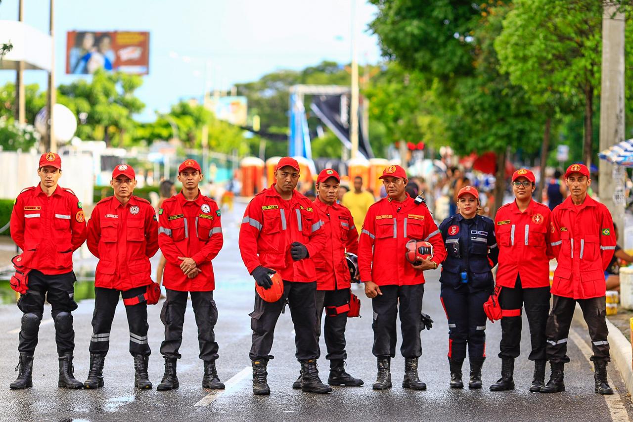 Bombeiros no Corso de Teresina 2020