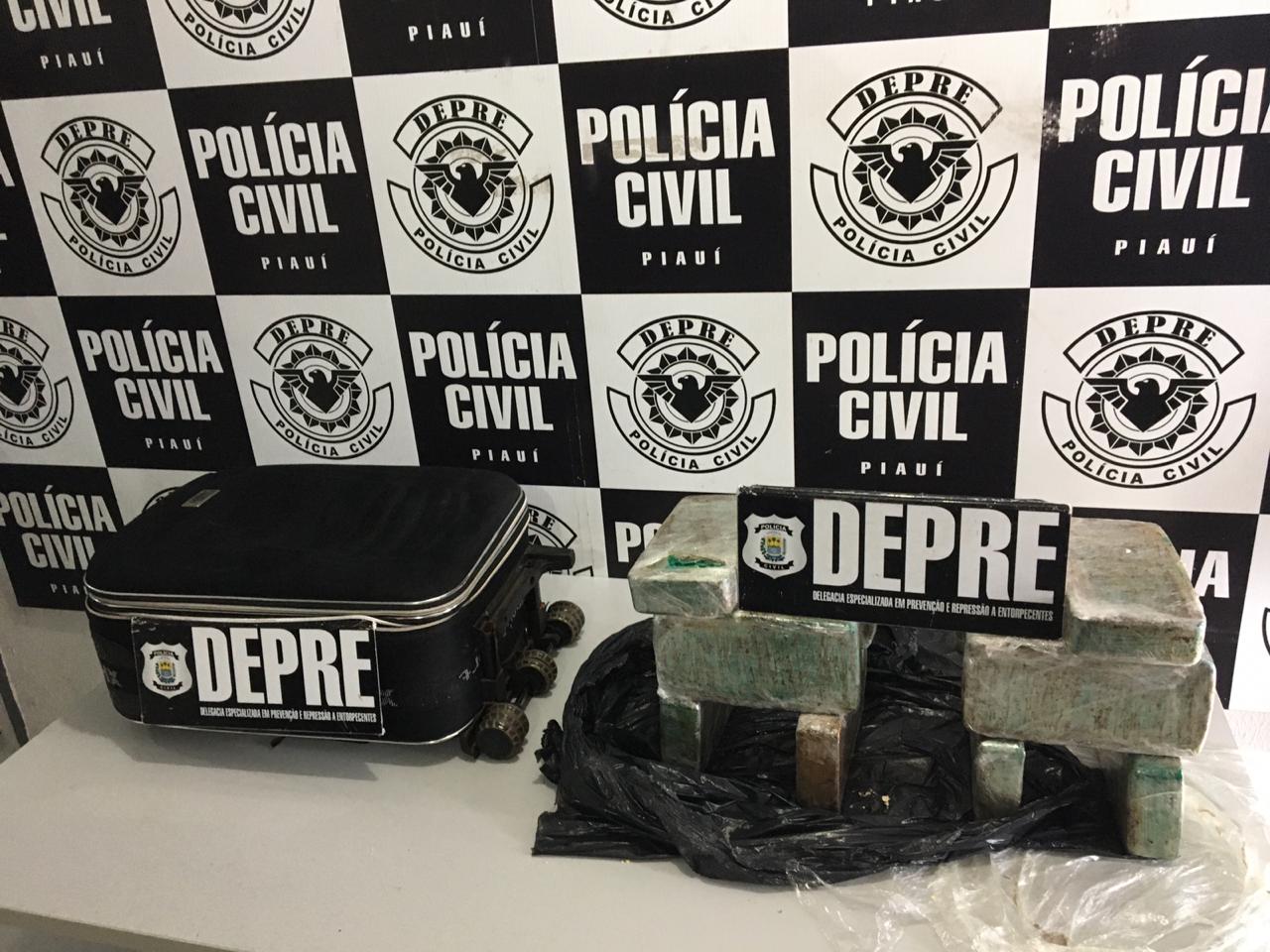 Material apreendido no interior do veículo