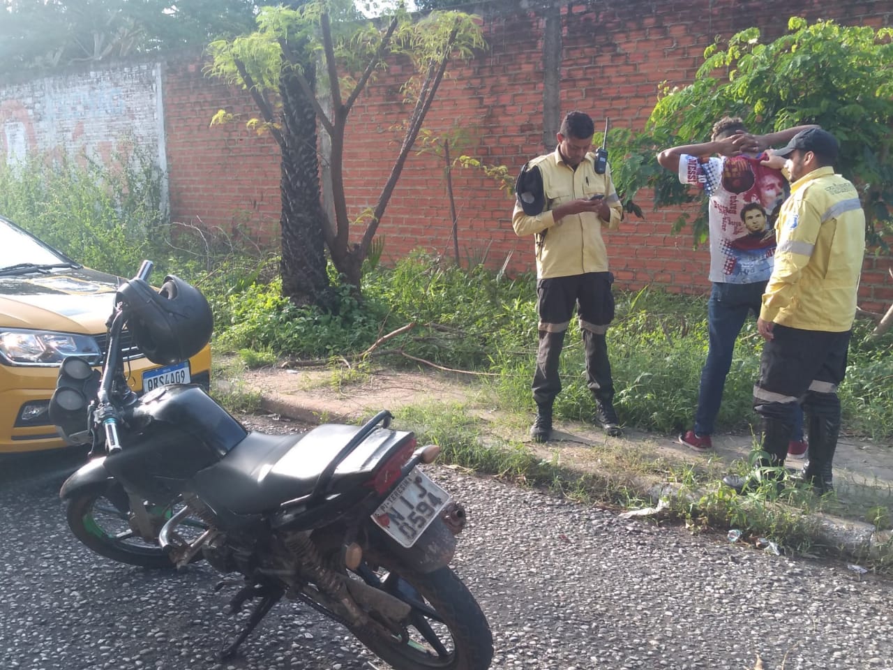 Homem com motocicleta roubada