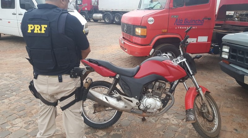 Motocicleta com recorde de infrações é apreendida na BR 343