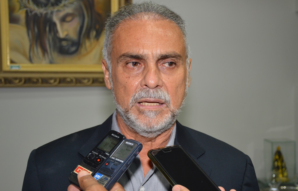 Apoio do Padre Walmir afasta o PTB de Araujinho