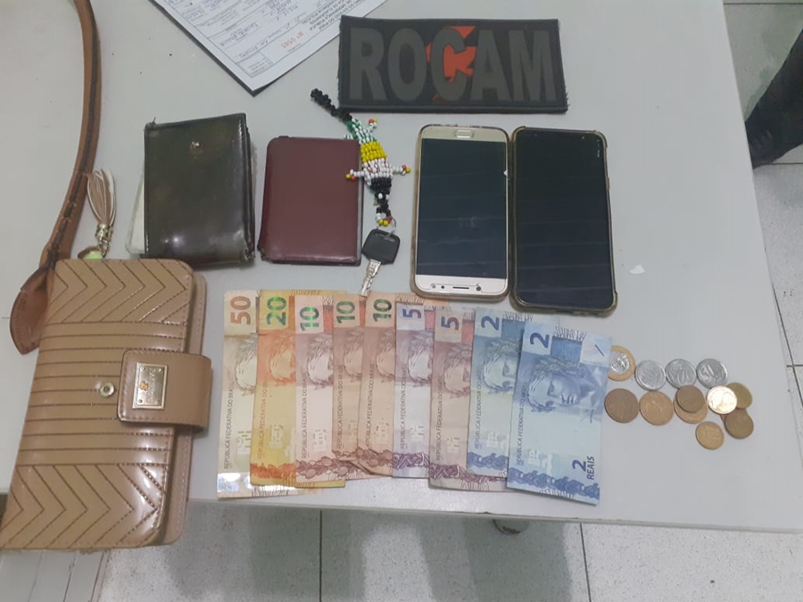 Objetos apreendidos pela Polícia Militar com a dupla