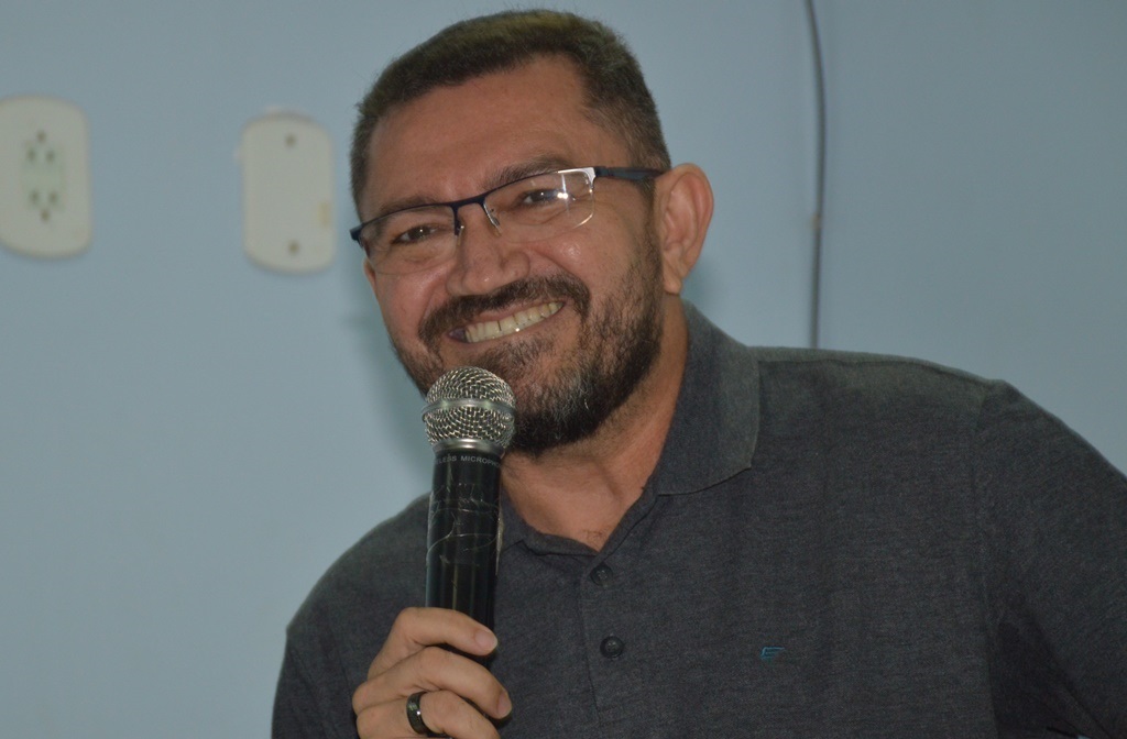 Padre Walmir pede autorização para leiloar açougue municipal