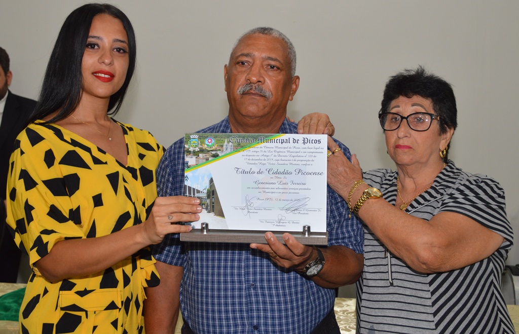 Genesiano com a esposa e a filha