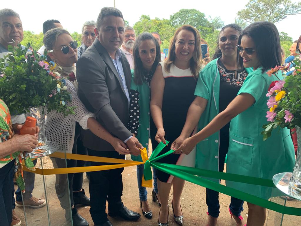Ribinha inaugura escola
