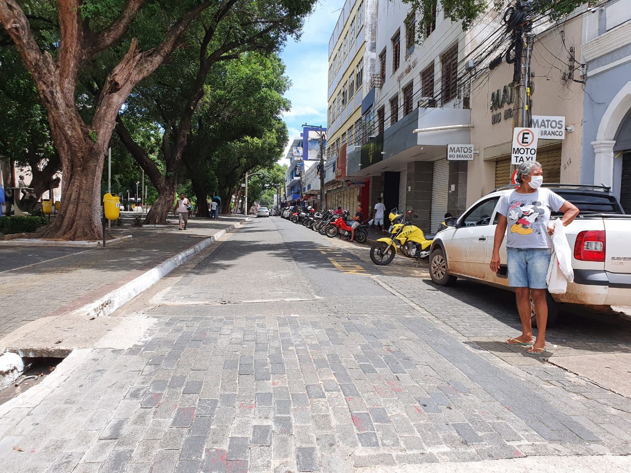 Ruas do Centro de Teresina ficaram vazias