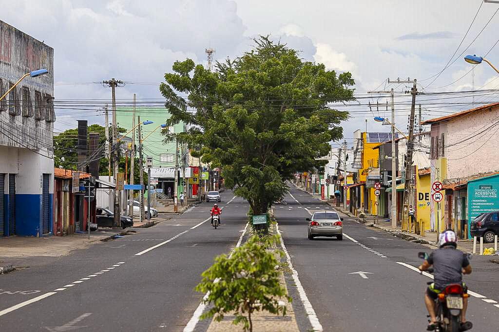 Avenida Principal do Dirceu 