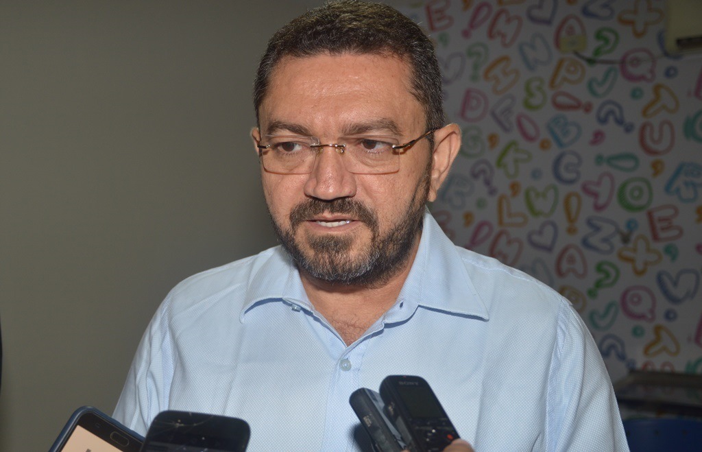 Padre Walmir prorroga por 15 dias fechamento do comércio de Picos