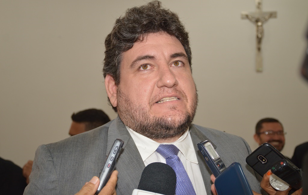 Presidente da Câmara prorroga suspensão de sessões