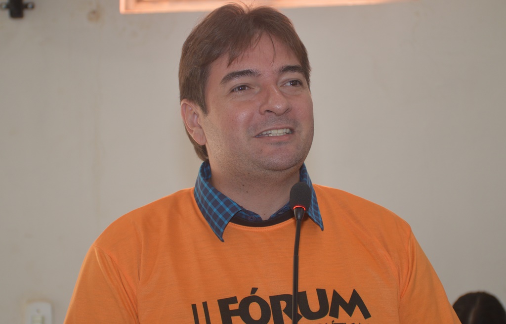 Iata Rodrigues troca PSB pelo PCdoB