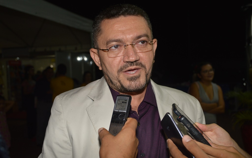 Padre Walmir exonera auxiliares que vão disputar eleições