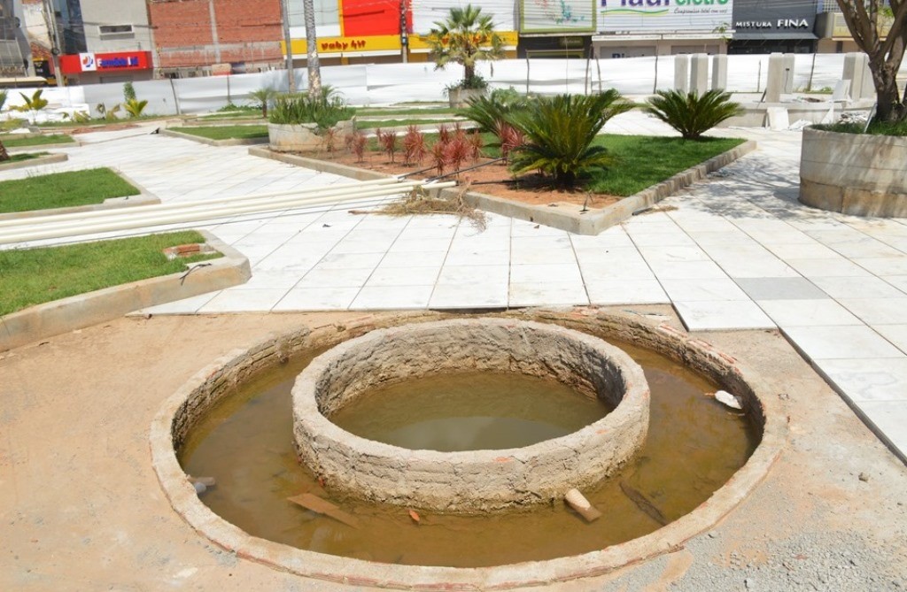 Agúa acumulada na Praça Félix Pacheco