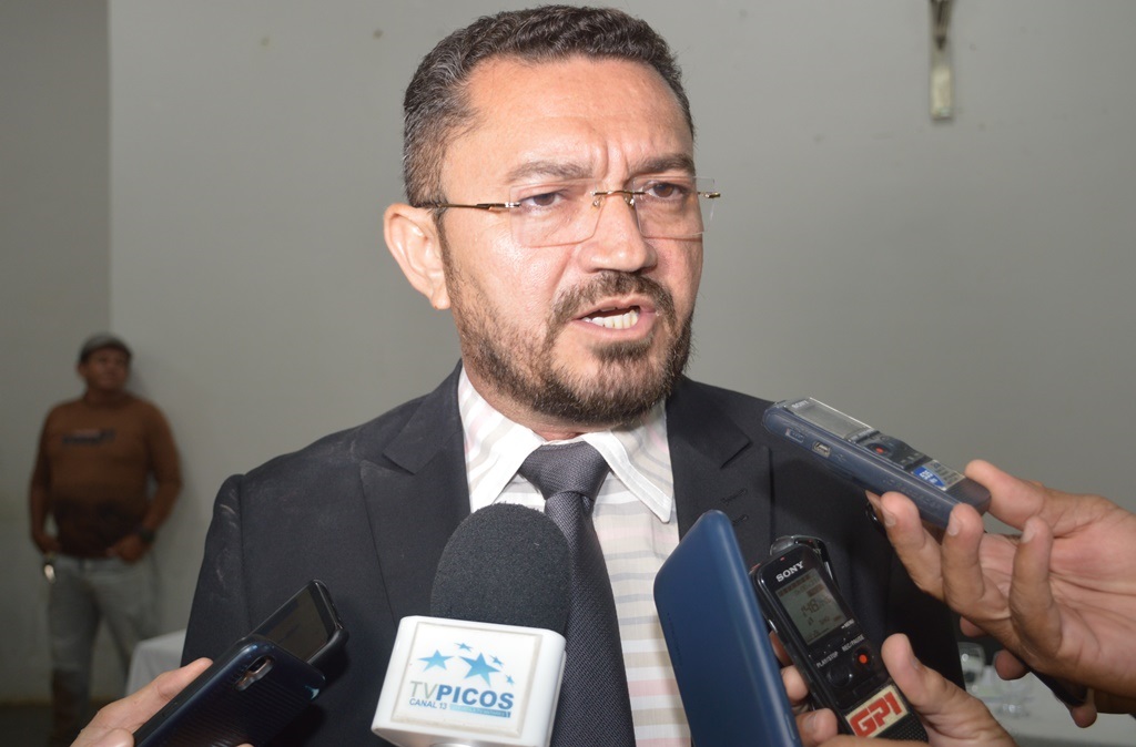 Padre Walmir prorroga fechamento do comércio até 30 de abril