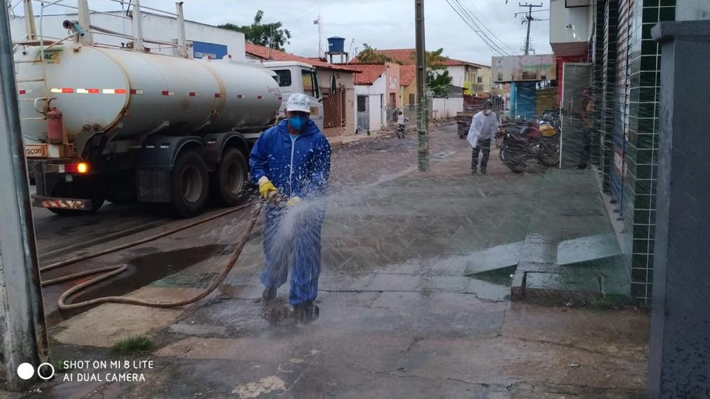 Prefeitura de Esperantina realiza sanitização de espaços públicos