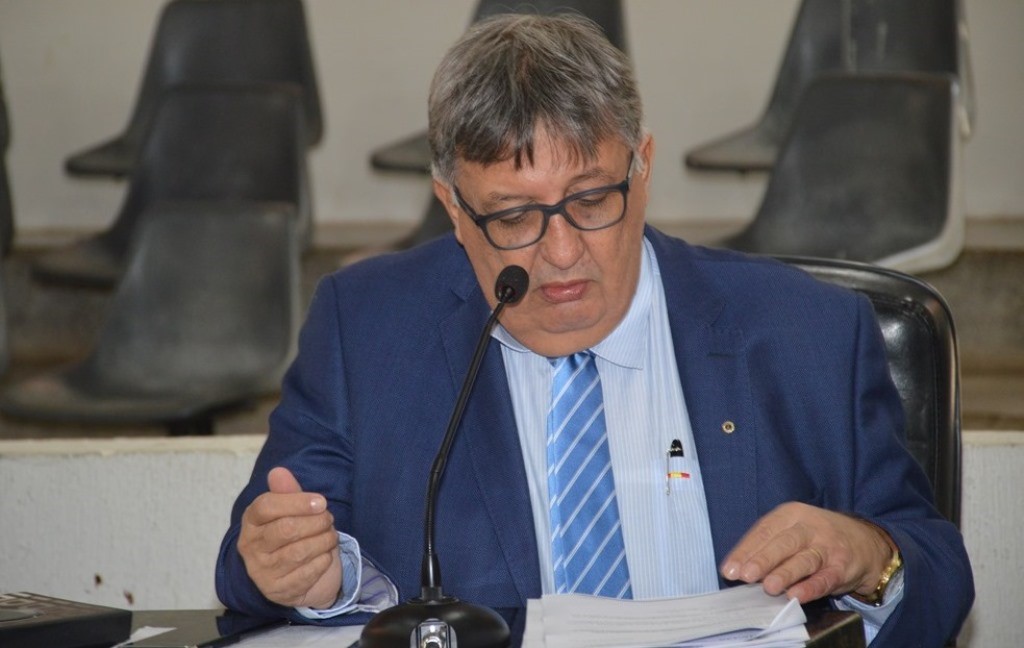 Vereador Carlos Luís criticou pontos do decreto.