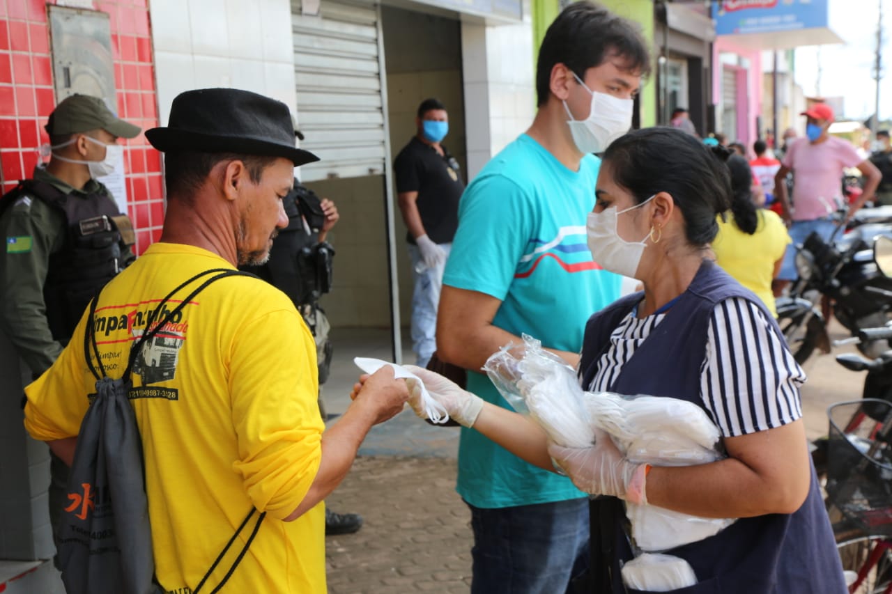 Prefeitura de Altos inicia distribuição de máscaras à população   