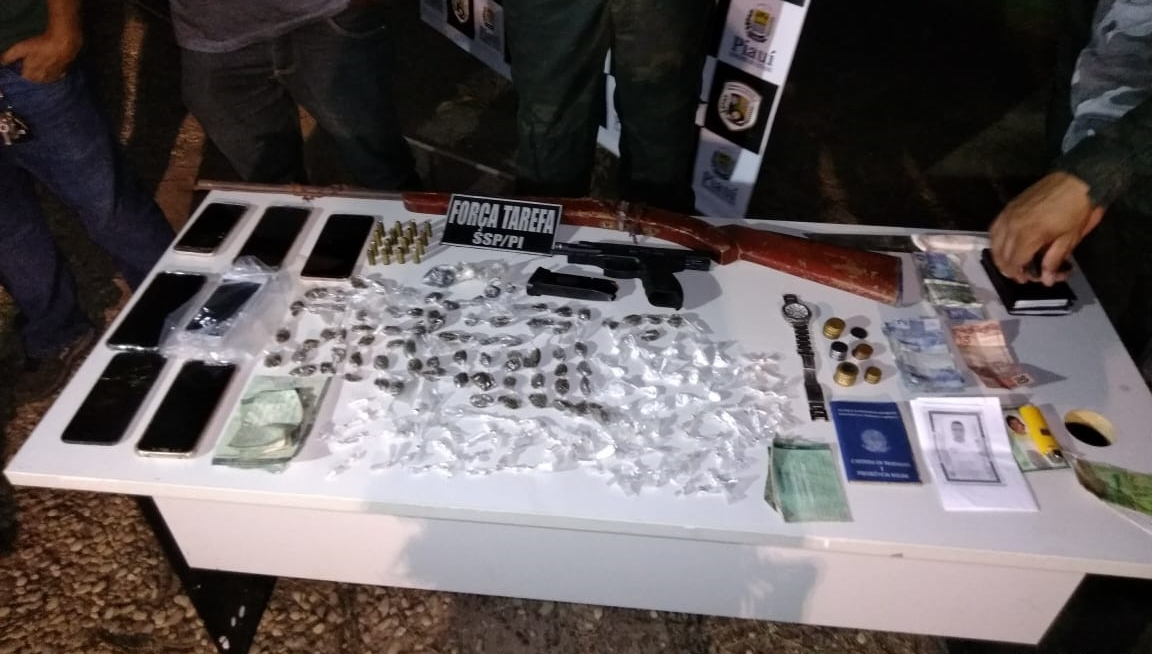 Armas e drogas apreendidas pela Força Tarefa