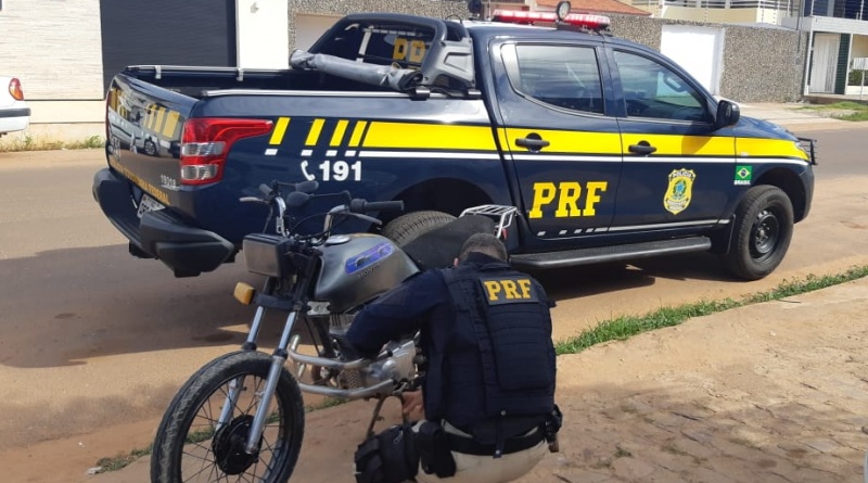 Motocicleta apreendida em Campo Grande do Piauí