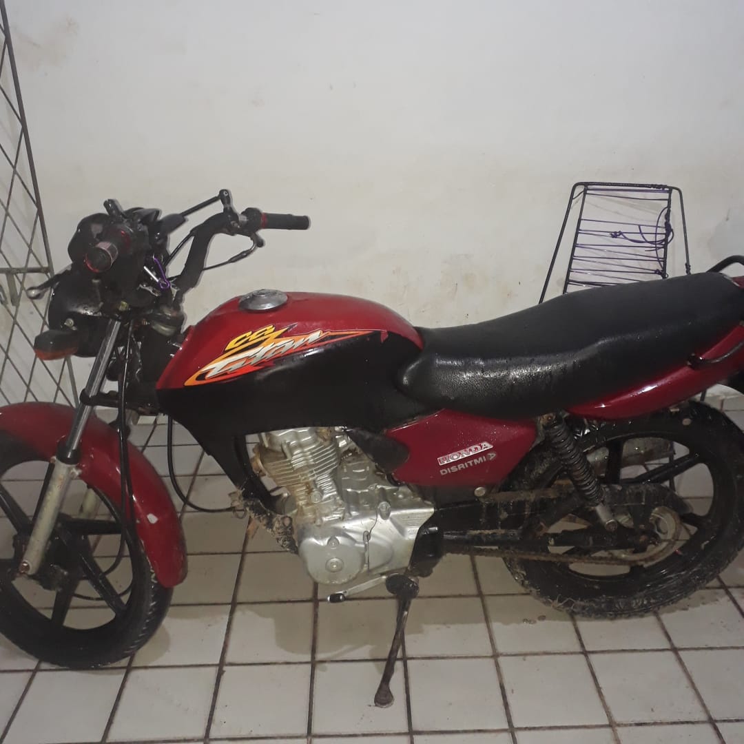 Motocicleta apreendida pela PM