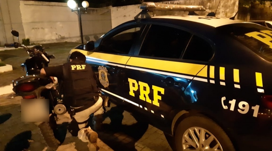 O adolescente atropelou o pedestre que ficou gravemente ferido