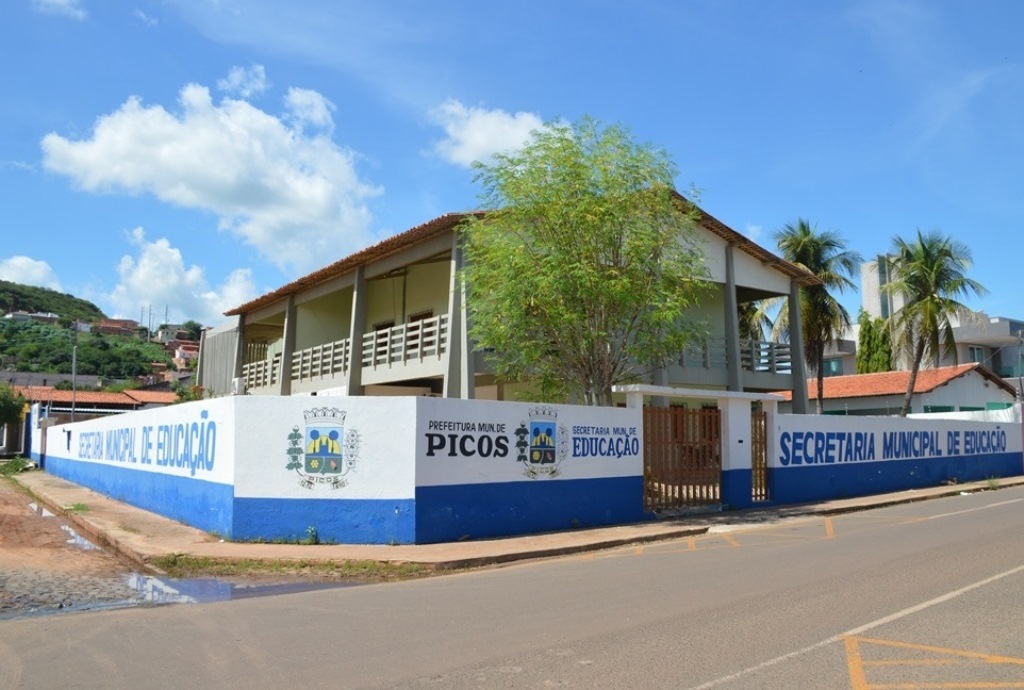 Decreto atinge os contratados da Educação