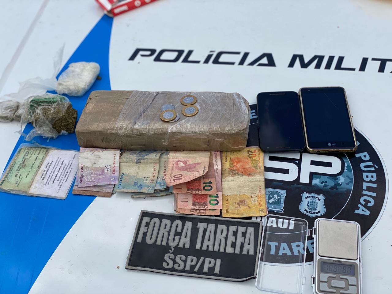 Material apreendido com o acusado