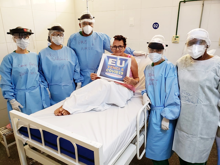 Idosa de 66 anos curada da covid-19