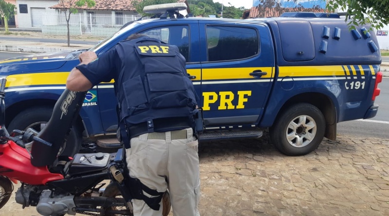 Motocicleta apreendida pela PRF na BR 343