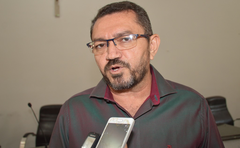Prefeito de Picos nega reajuste para servidores