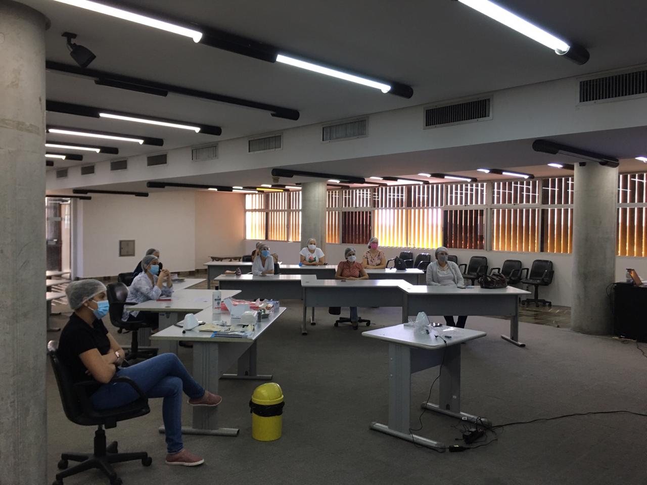 Profissionais participando do treinamento