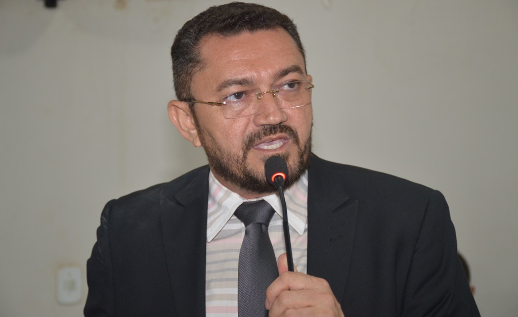 Padre Walmir indica novo líder de Governo