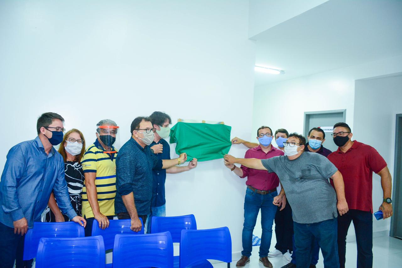 Descerramento da placa na Unidade Básica de Saúde