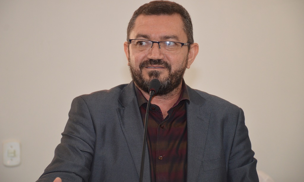 Padre Walmir gasta com pessoal acima do limite estipulado pela LRF