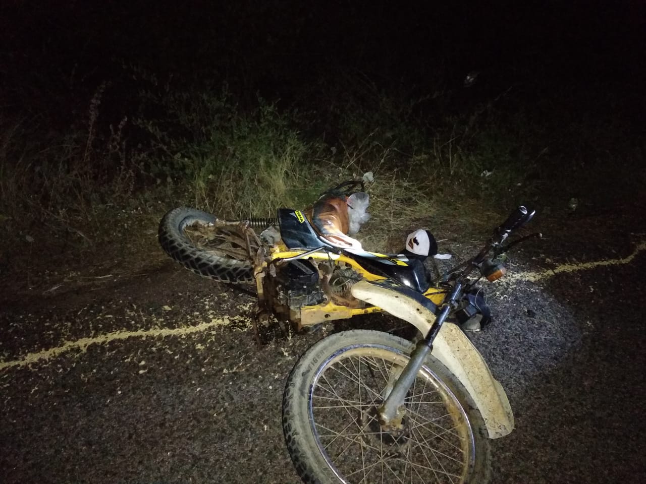 Motocicleta ficou completamente destruída