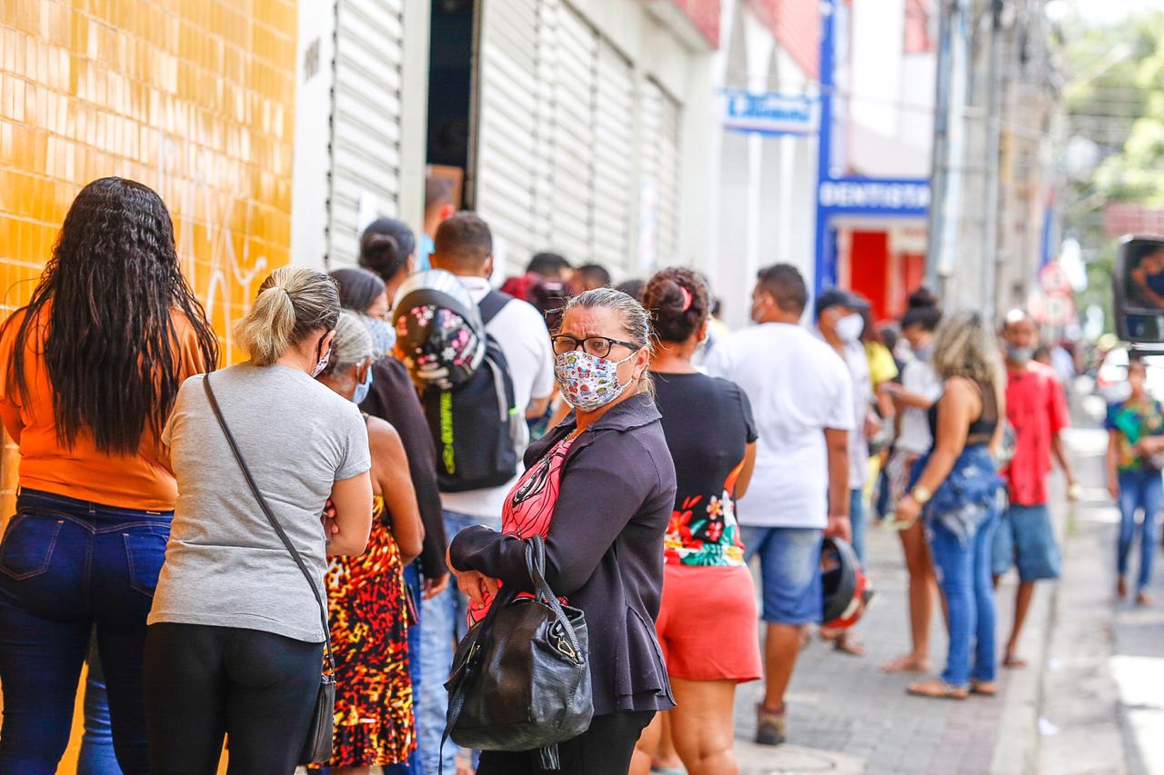 Fila em loja no centro de Teresina