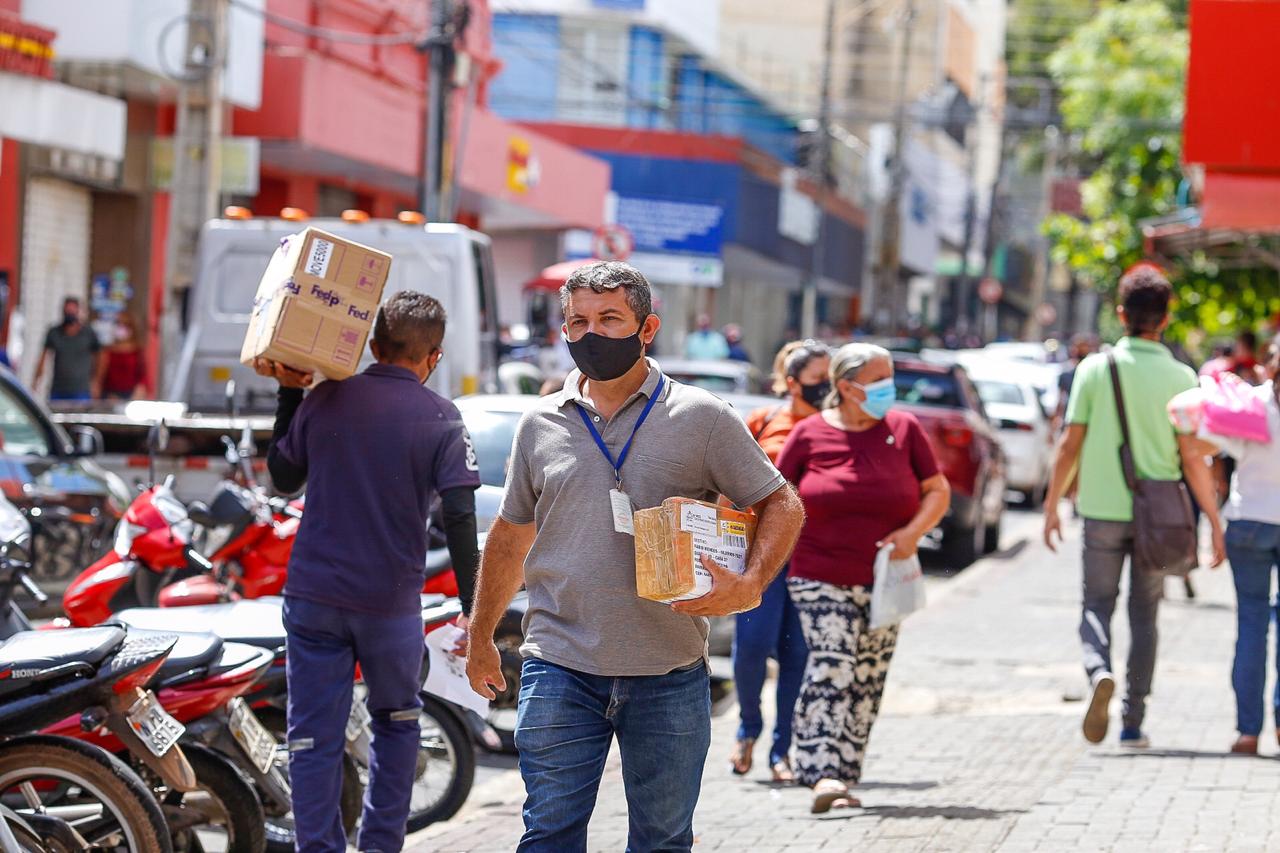 Movimentação de pessoas no centro de Teresina