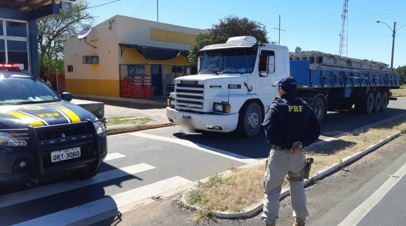 Carreta apreendida pela PRF