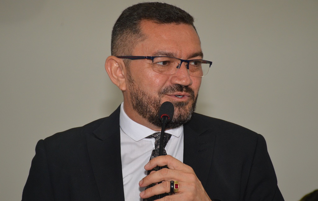 Prefeito de Picos adia licitação