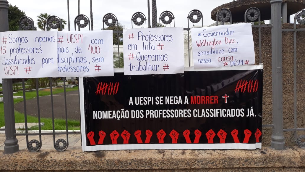 Cartazes utilizados pelos manifestantes
