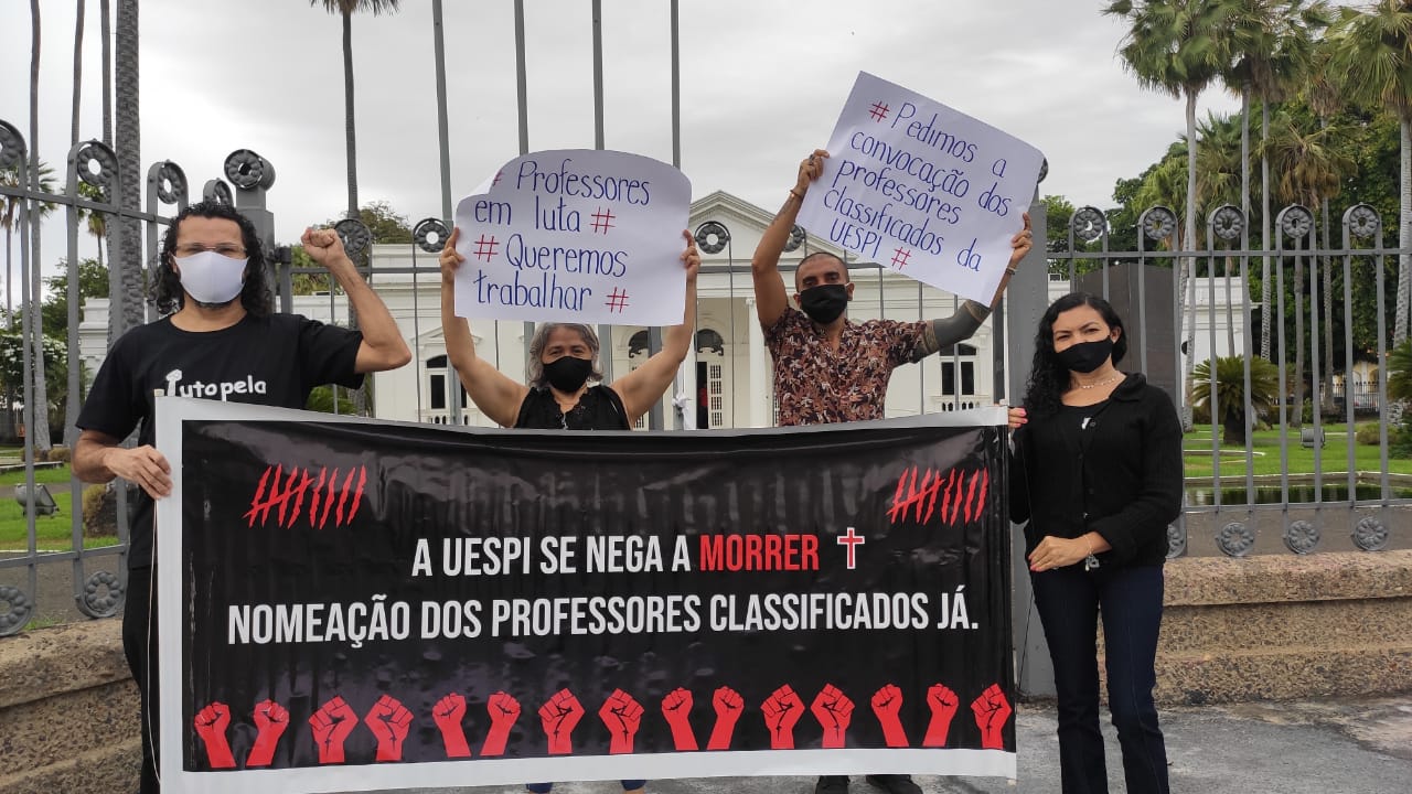 Manifestação aconteceu em frente ao Palácio de Karnak