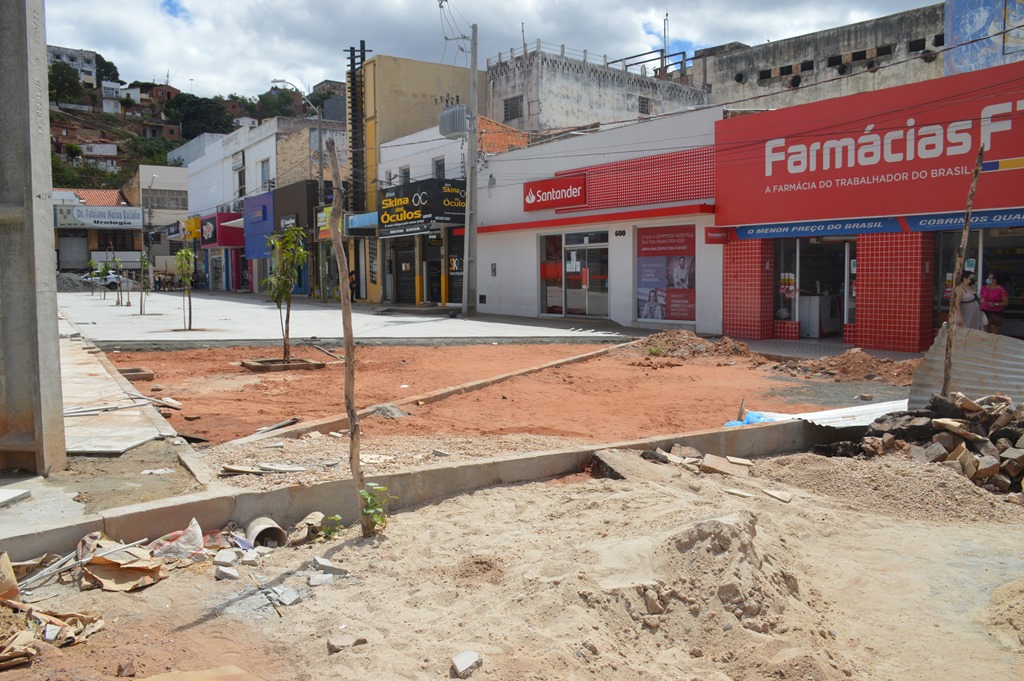 Obra está paralisada mais uma vez