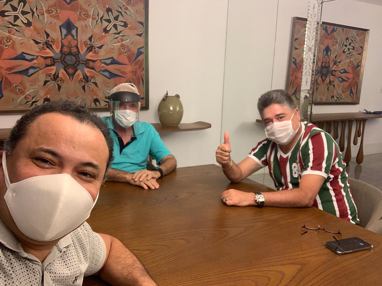João Mádison e Themístocles Filho dialogam com Evaldo Gomes